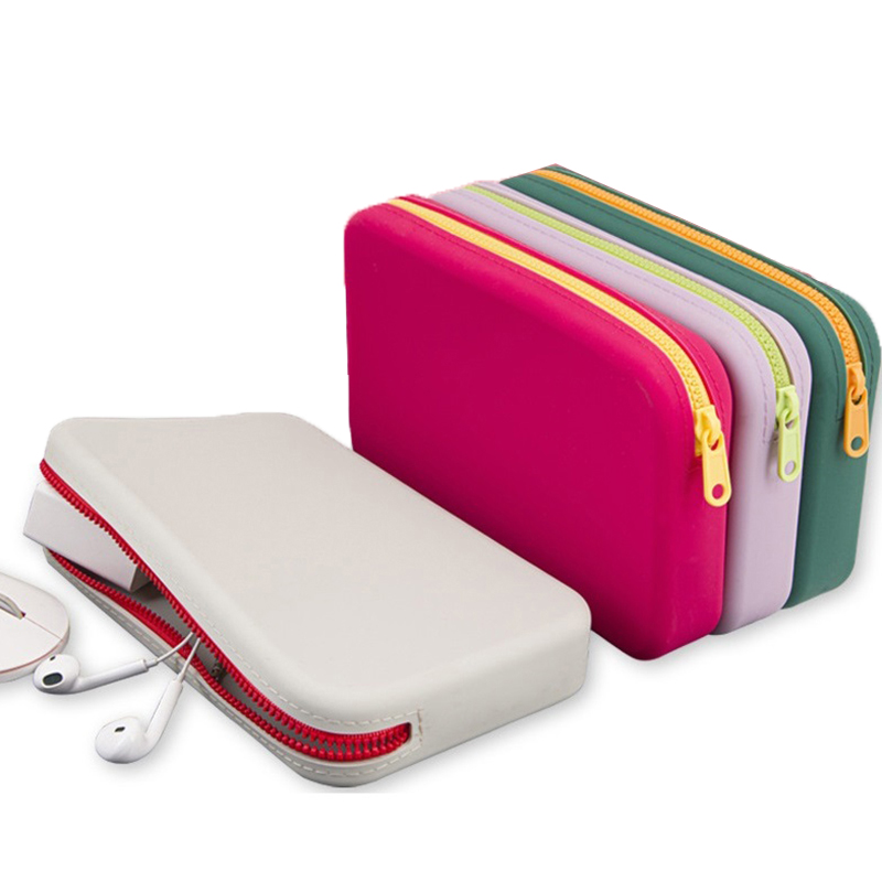 Tech Accessories Kit - حقيبة سيليكون مربعة لتخزين مستحضرات التجميل