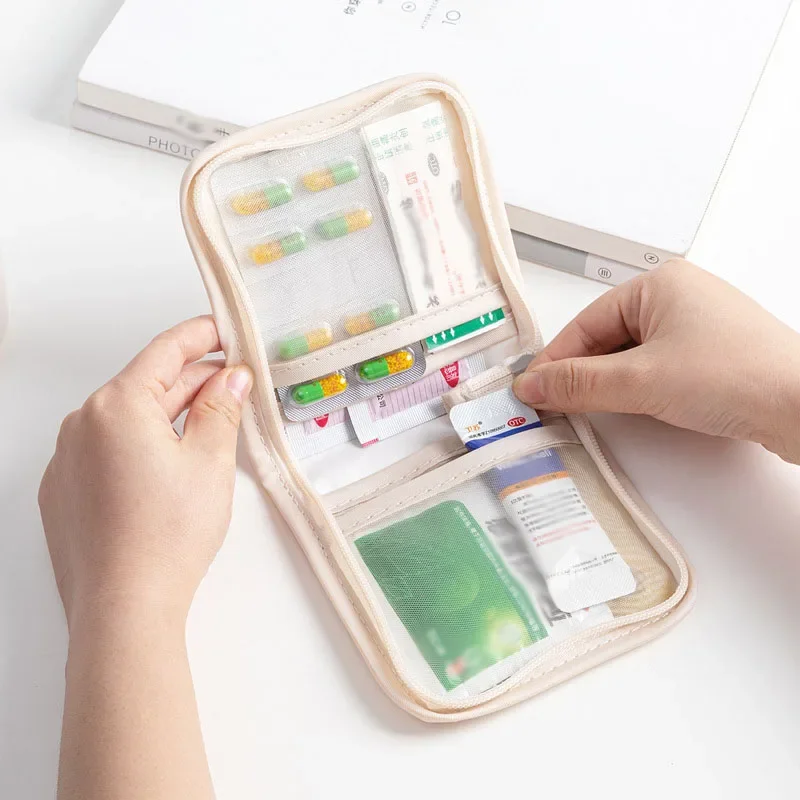 حقيبة طبية صغيرة محمولة قابلة  - مراجعة Tech Accessories Kit وسعره